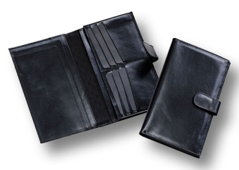 Бумажник кожаный черный с хлястиком на кнопке 10511-01